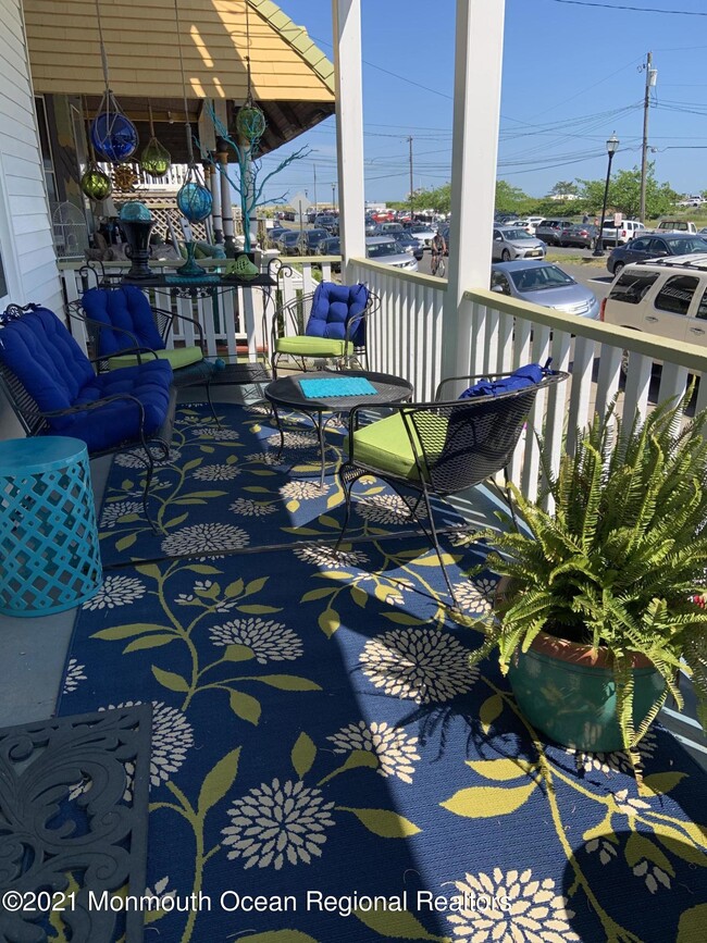 Building Photo - 33 Broadway