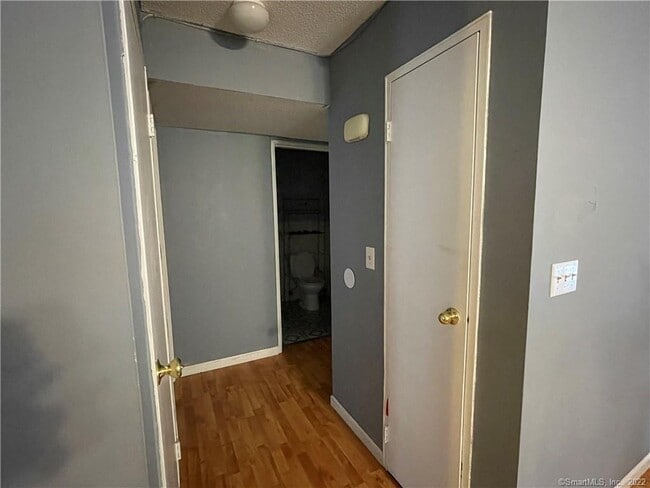 Building Photo - 10 Georgetown Dr