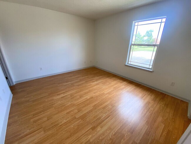 Building Photo - 2-Bed, 2.5-Bath Townhouse Near McNeese State University!!