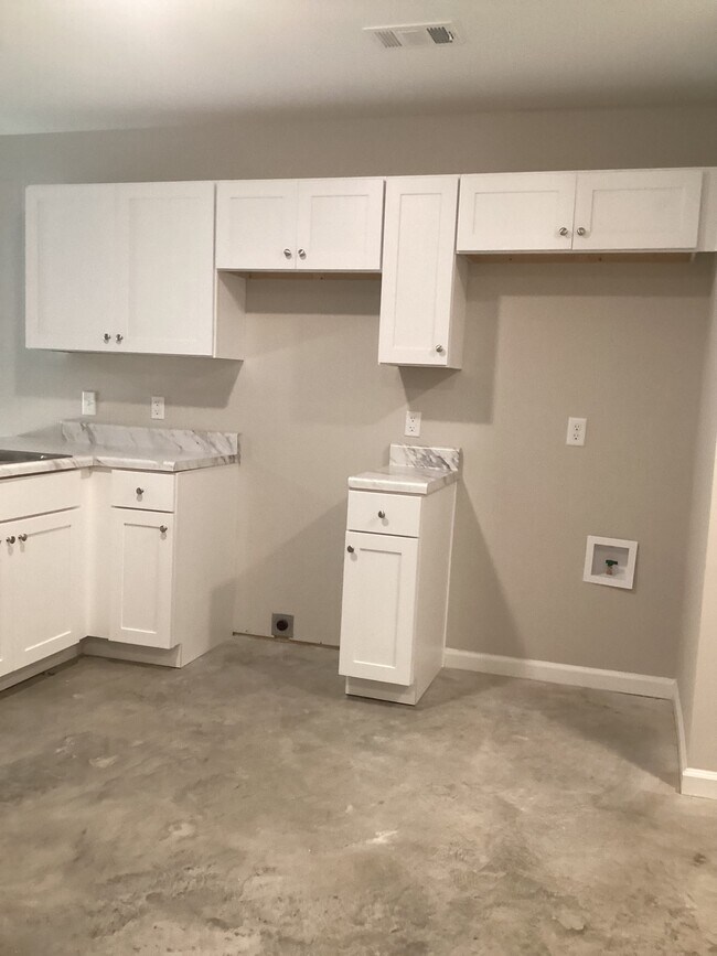 Building Photo - 4446 Beacon Hls Dr