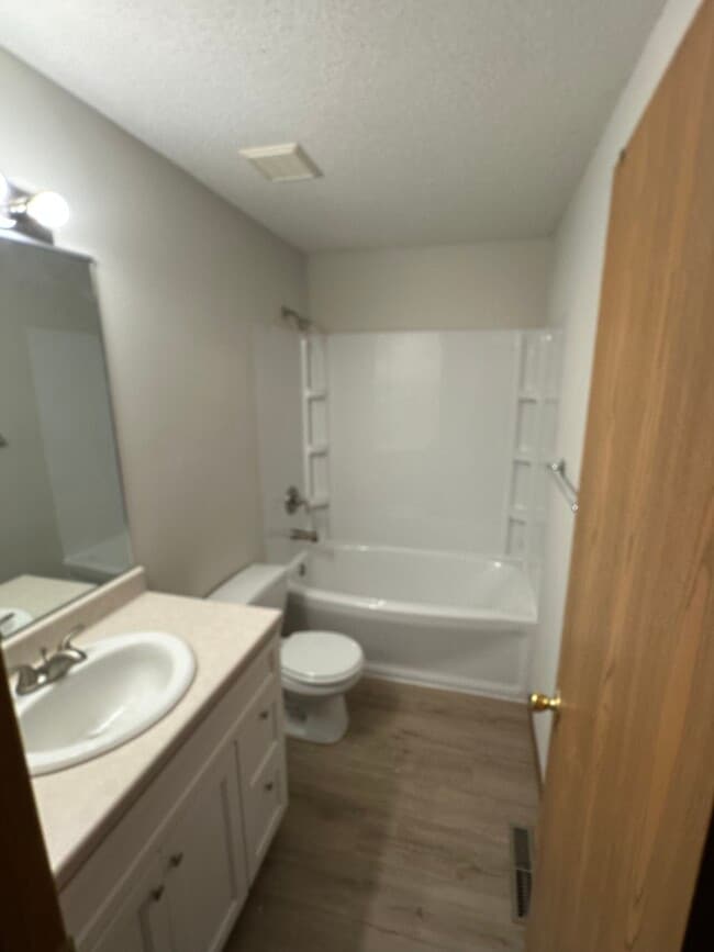 Building Photo - 4405 W Antelope Dr