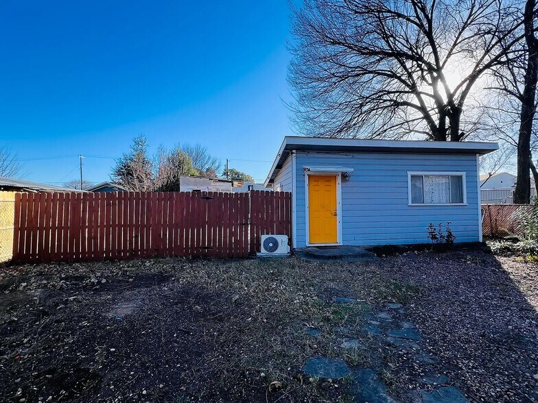 Building Photo - 3502 Ivandell Ave