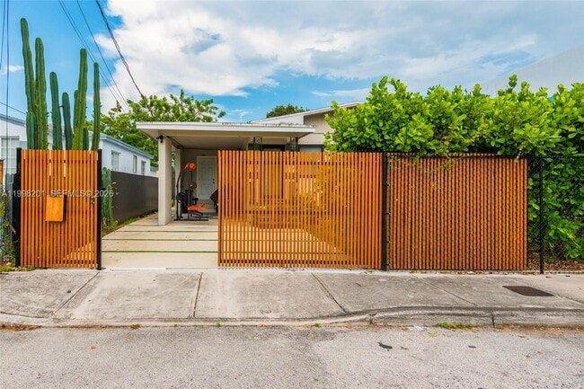 Building Photo - 2925 NW 11th Ave