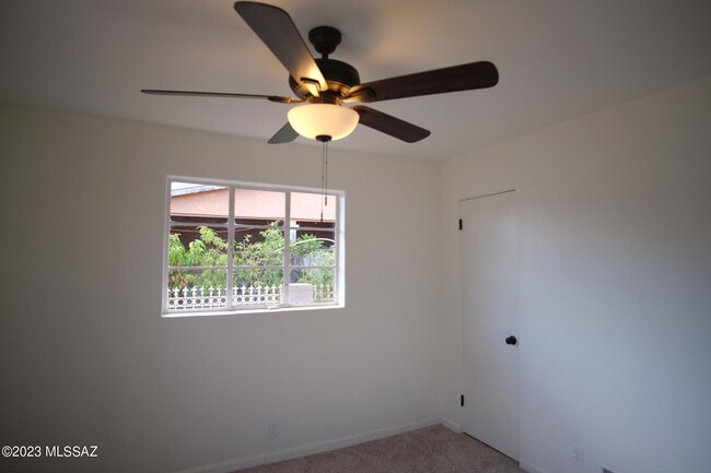 Building Photo - 721 E Joan Pl