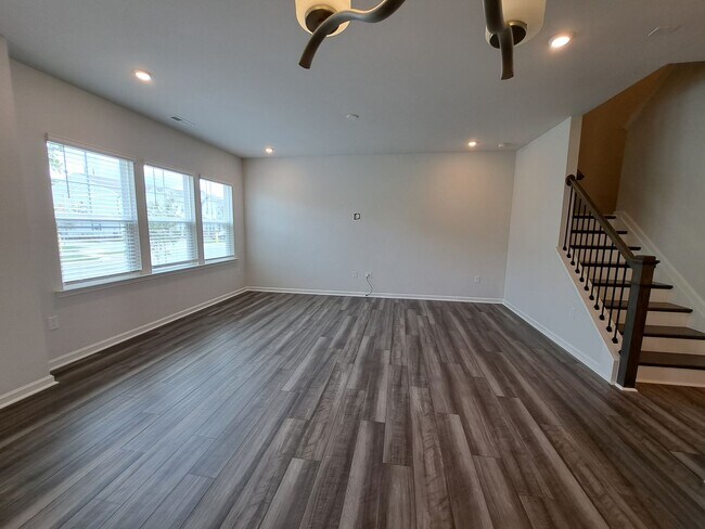 Building Photo - Charming 3 beds 2.5 baths in Fuquay Varina!