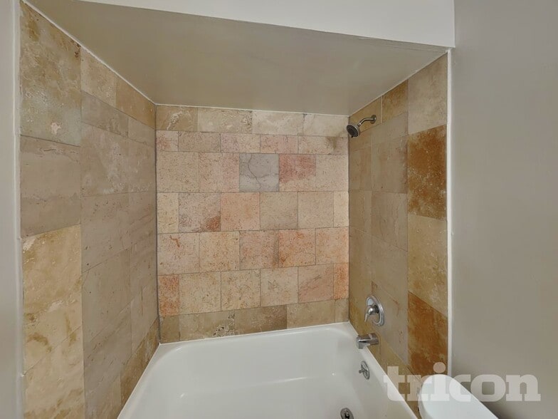 Building Photo - 120 N Alderwood St