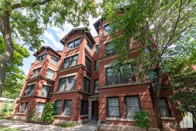 Primary Photo - 5 bedroom in Evanston IL 60202