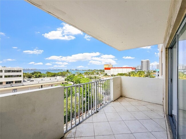 Building Photo - 1455 N Treasure Dr