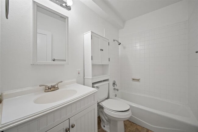 Building Photo - 4605 Harmon Ave