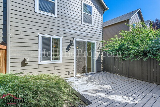 Building Photo - Charming and Comfortable Townhouse in Bethany Area!