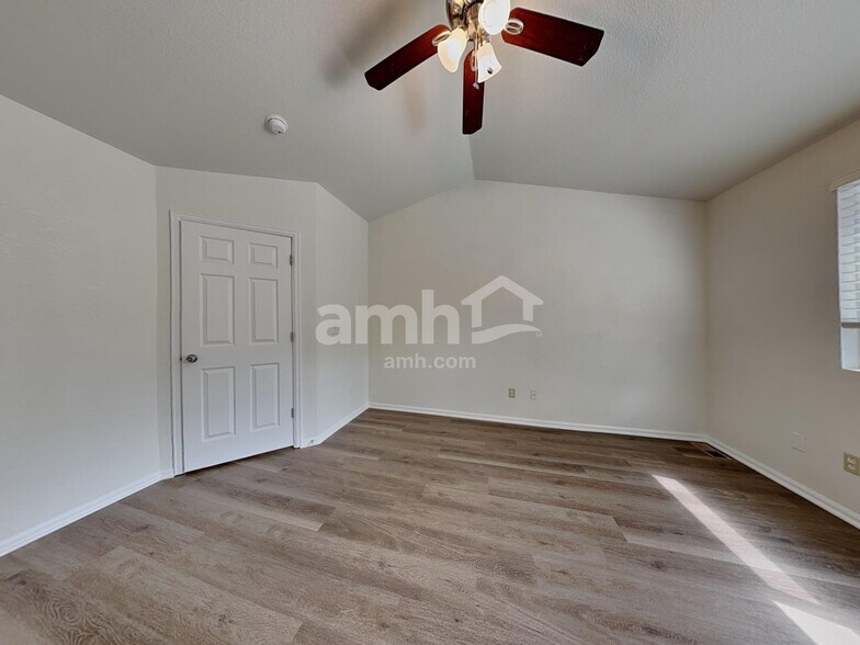 Building Photo - 8433 Golden Eye Dr