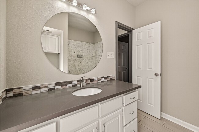 Building Photo - 4024 Breakwood Dr