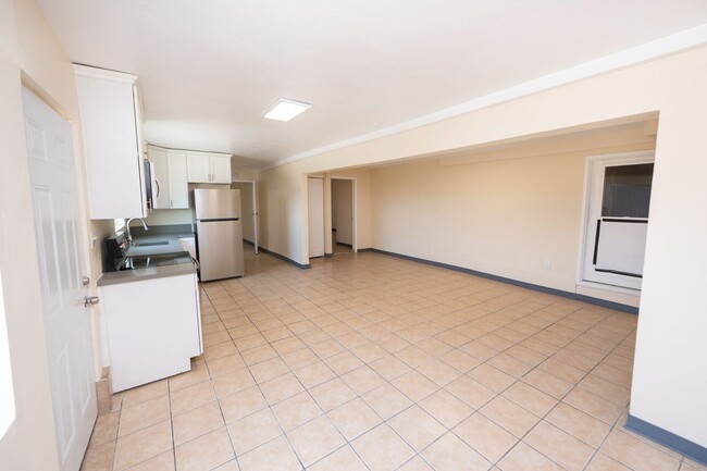 Building Photo - 5448 Encina Dr