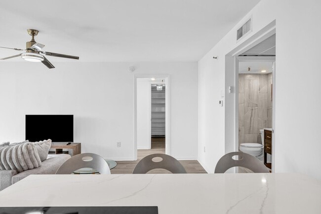 Building Photo - 859 Jeffery St