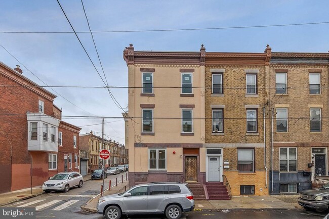 Building Photo - 1812 S 17th St