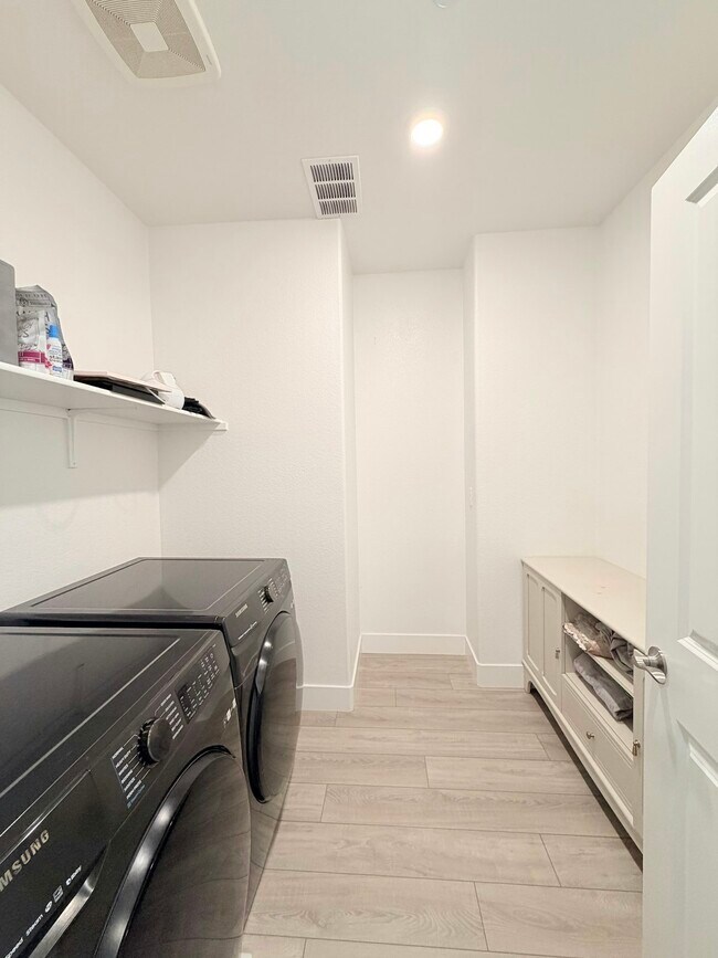 Building Photo - 42 Redberry Loop