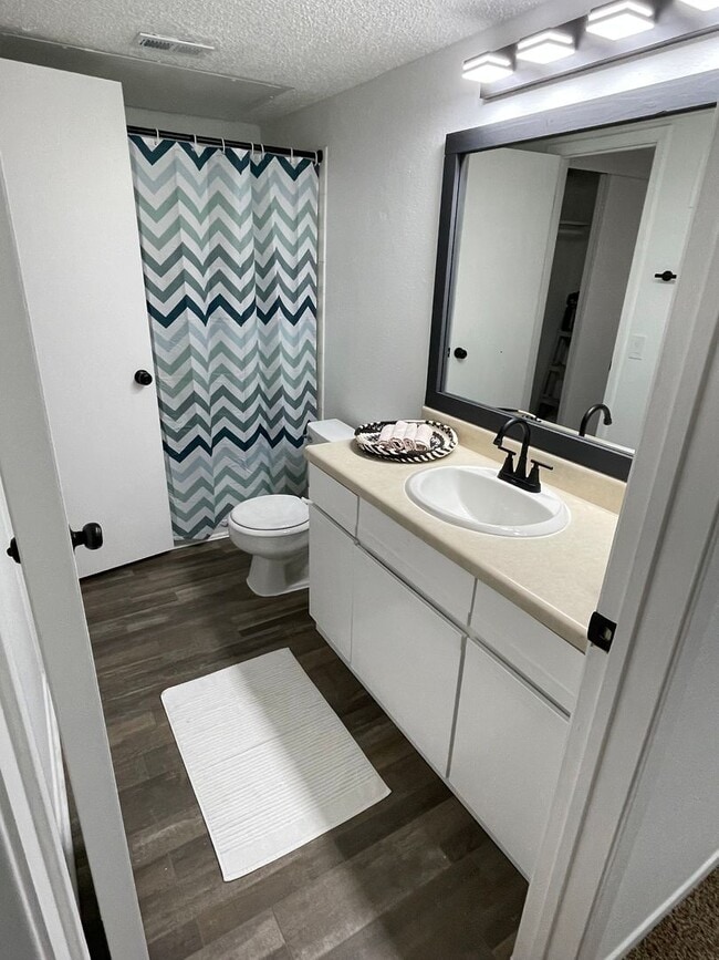 Building Photo - 3 BEDROOM CONDO BY UNT