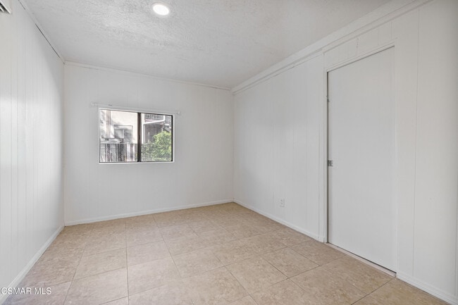 Building Photo - 11018 Sutter Ave