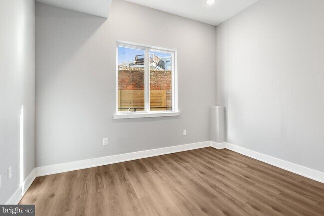 Building Photo - 2119 N Front St