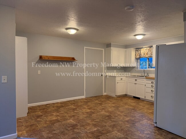 Building Photo - 1537 Draham St NE