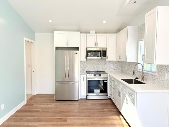 Building Photo - 10839 Fellows Ave
