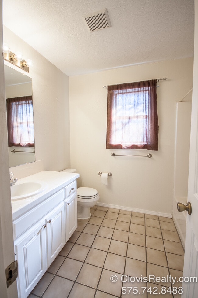 Building Photo - 1543 Bosc Ct