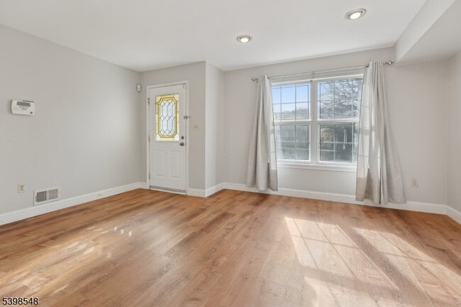 Building Photo - 360 Cotswold Pl