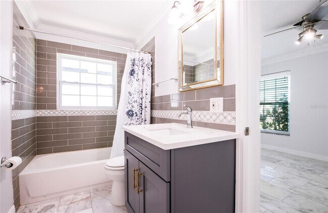 Building Photo - 551 Crystal Dr