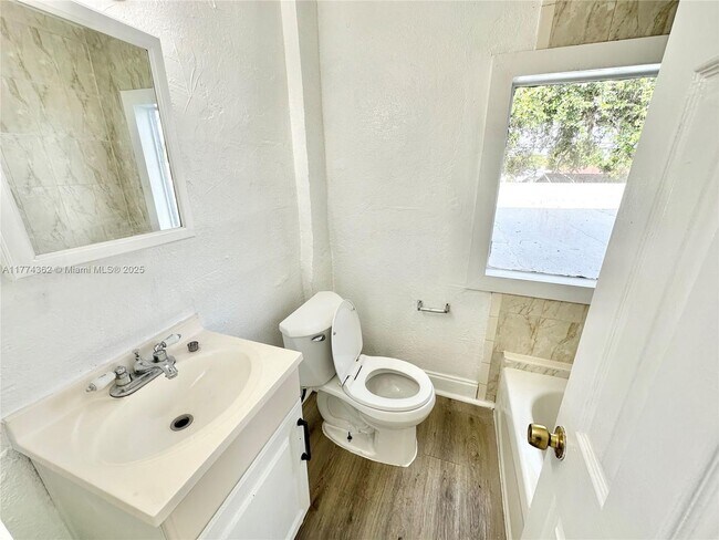 Building Photo - 1278 NW 44th St