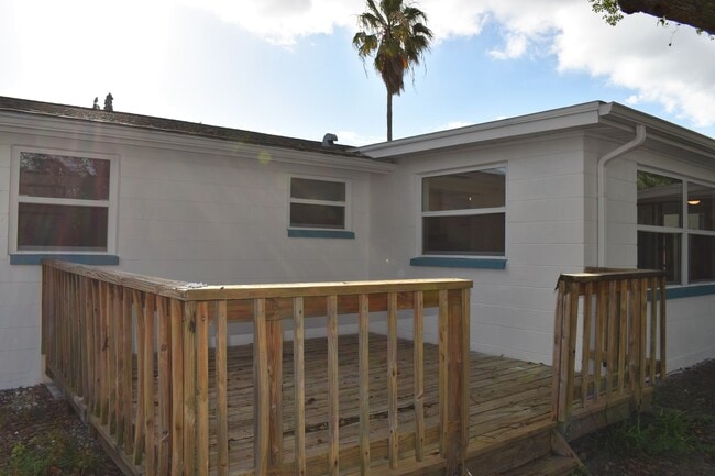 Building Photo - Beautiful remodeled home!