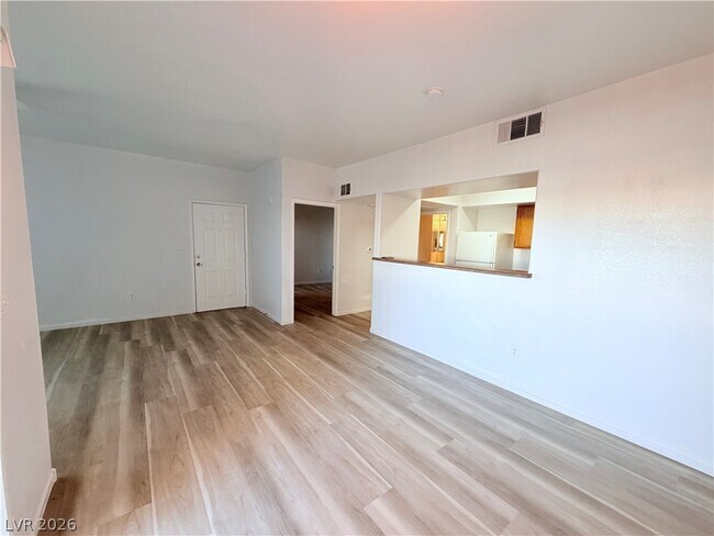 Building Photo - 7255 W Sunset Rd