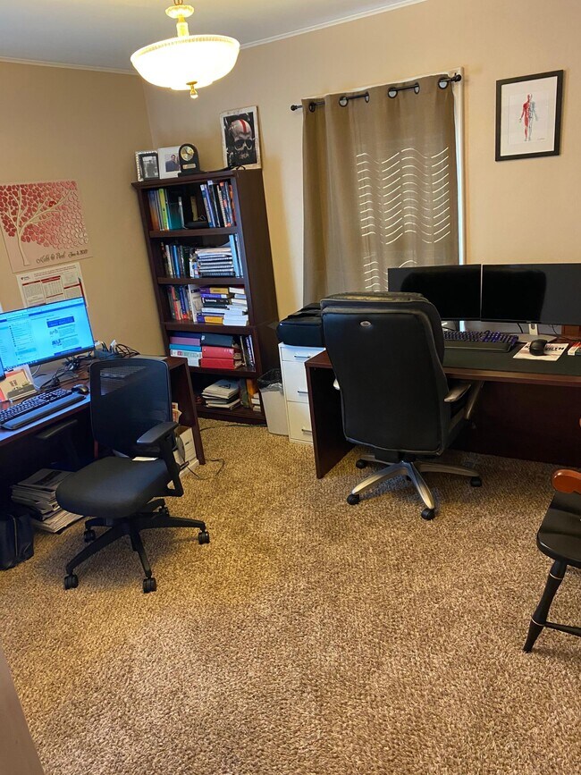 Building Photo - 4407 Pine St