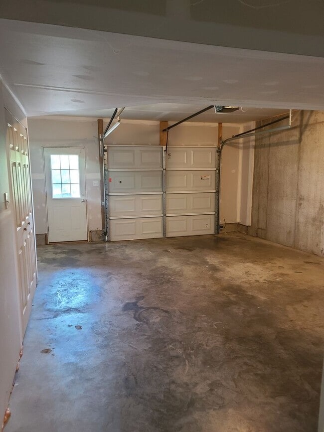 Building Photo - 3 Bedroom 2 1/2 bath Townhome for Rent in Waynesboro