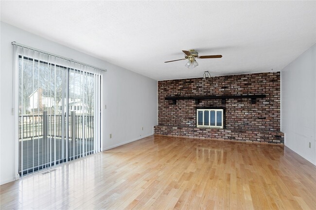 Building Photo - 15575 Clover Ridge Dr