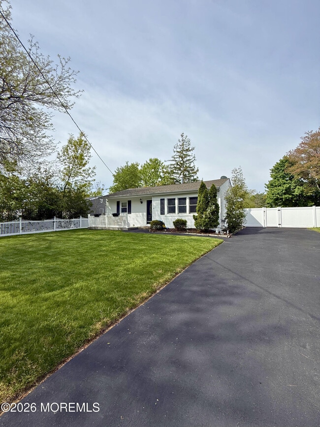 Building Photo - 878 Salem Dr