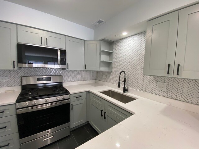 Building Photo - 1455 W Fullerton Ave