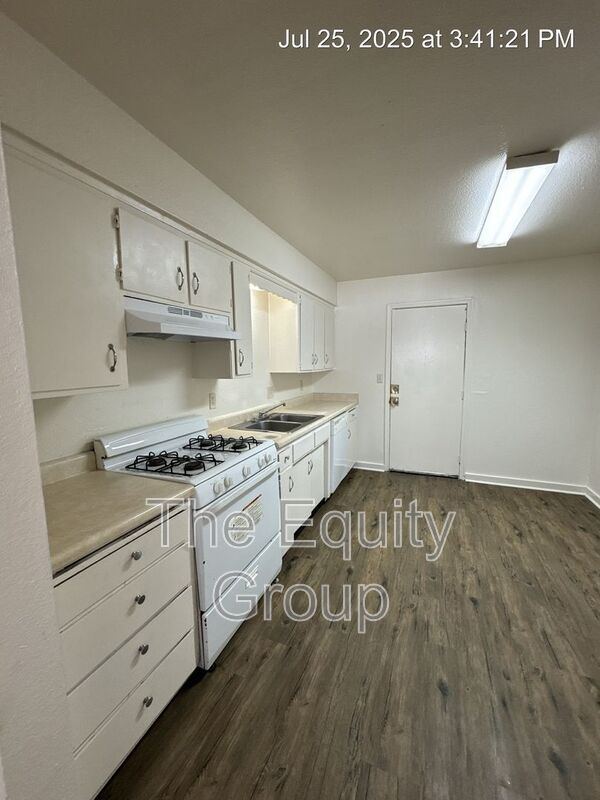Building Photo - 1629 E Douglas Ave