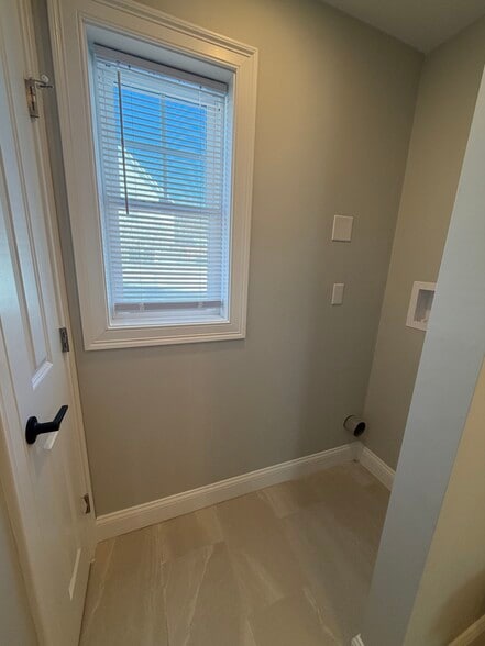 Building Photo - 93 Waterman Ave