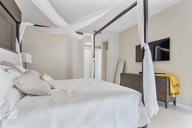 Building Photo - 17475 Collins Ave