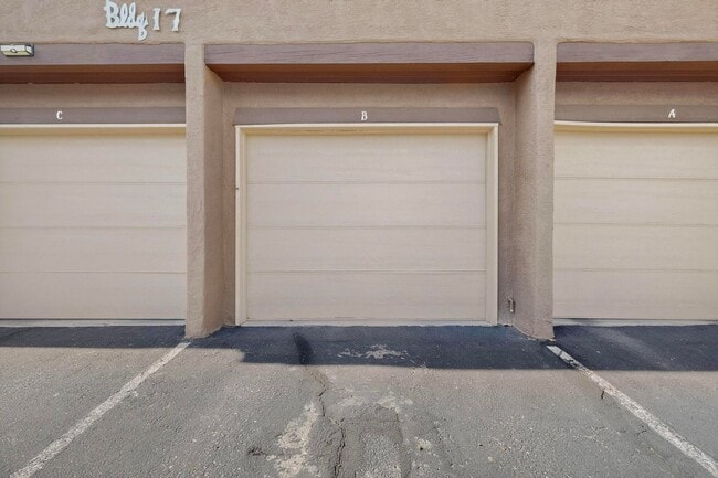Building Photo - Prospectors Point NE Condo 2 Bedroom, 2 story, 1 1/2 Bath, 1 car garage
