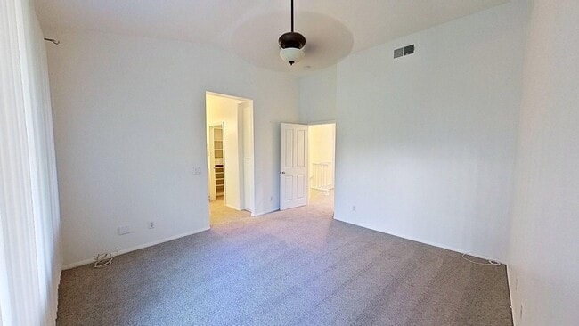 Building Photo - 1002 Reggio Aisle