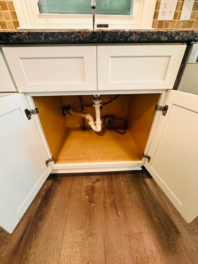 Building Photo - 266 Linwood St