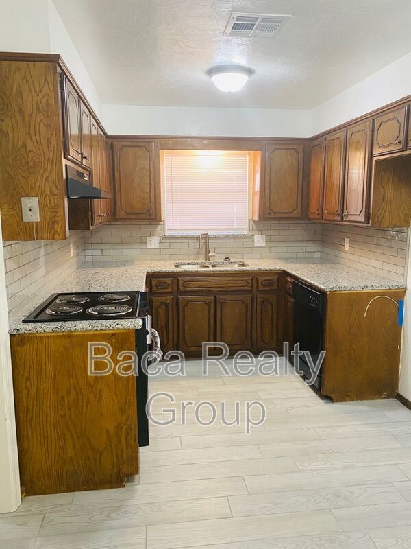 Building Photo - 305 S Fifth Street