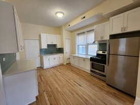 Building Photo - 1420 N Western Ave