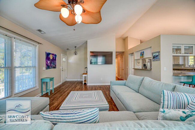 Building Photo - SUMMER MONTHLY RENTAL!!! AVAILABLE MAY-SEP...