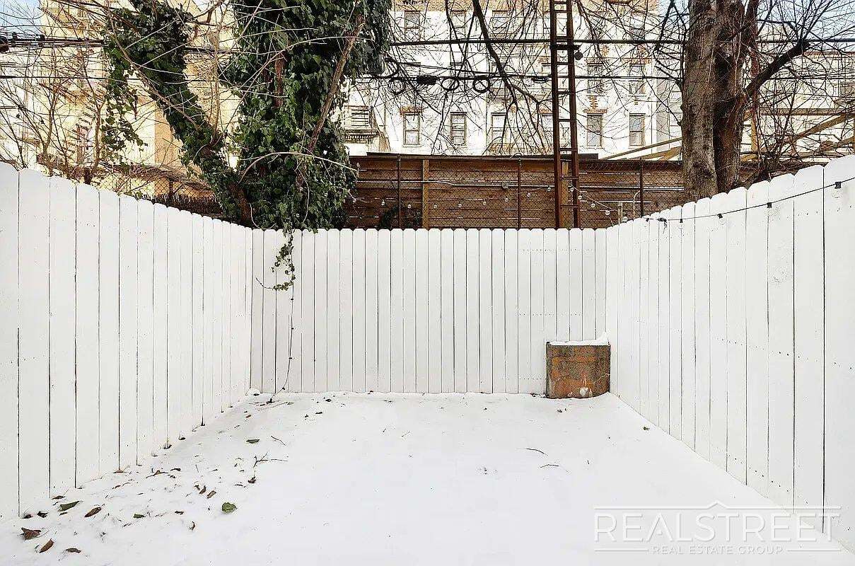 Building Photo - 3rd Place