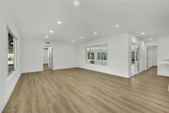 Building Photo - 2325 Sombrero Dr