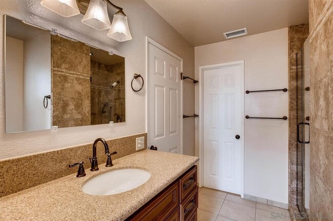 Building Photo - **** INCREDIBLE VIEWS 3 BED 2 BATH HOME! B...