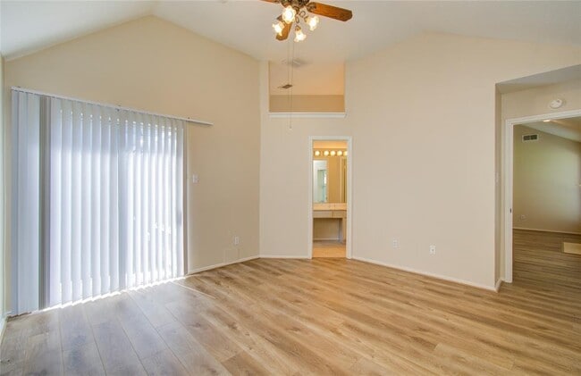Building Photo - 11810 Stone Bridge Dr