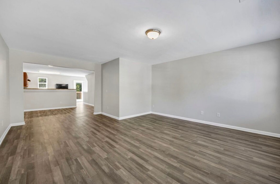Building Photo - 112 Tybo Dr